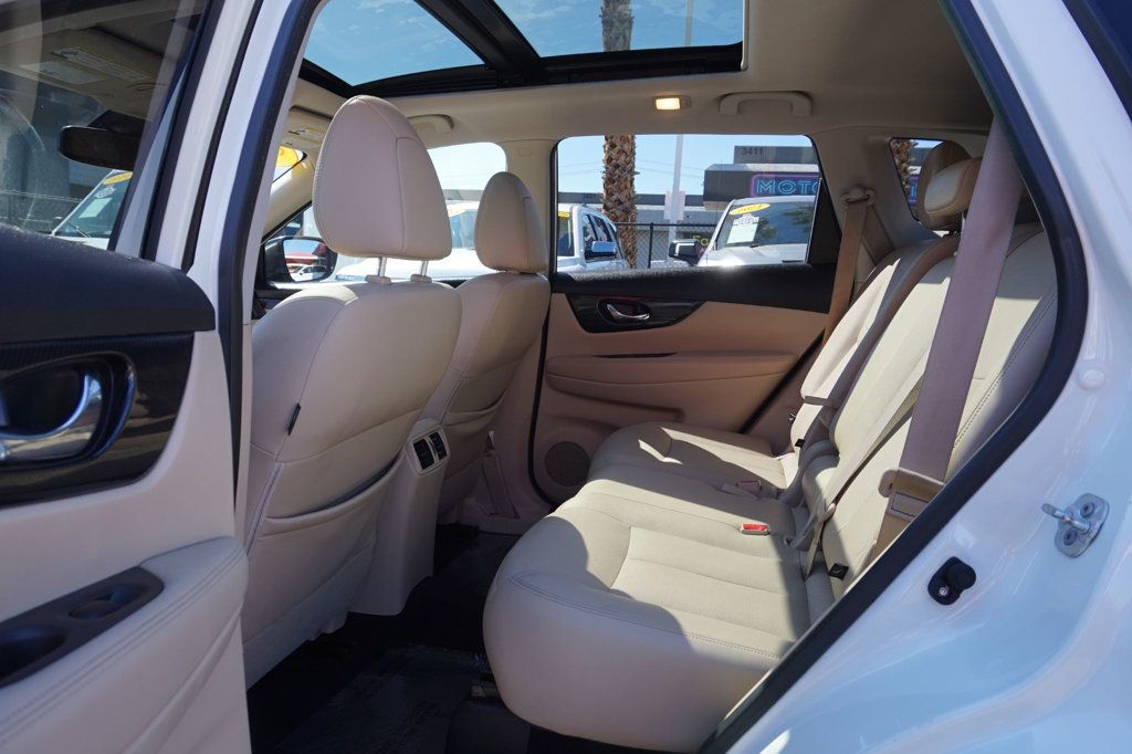 2017 Nissan Rogue SL photo 18