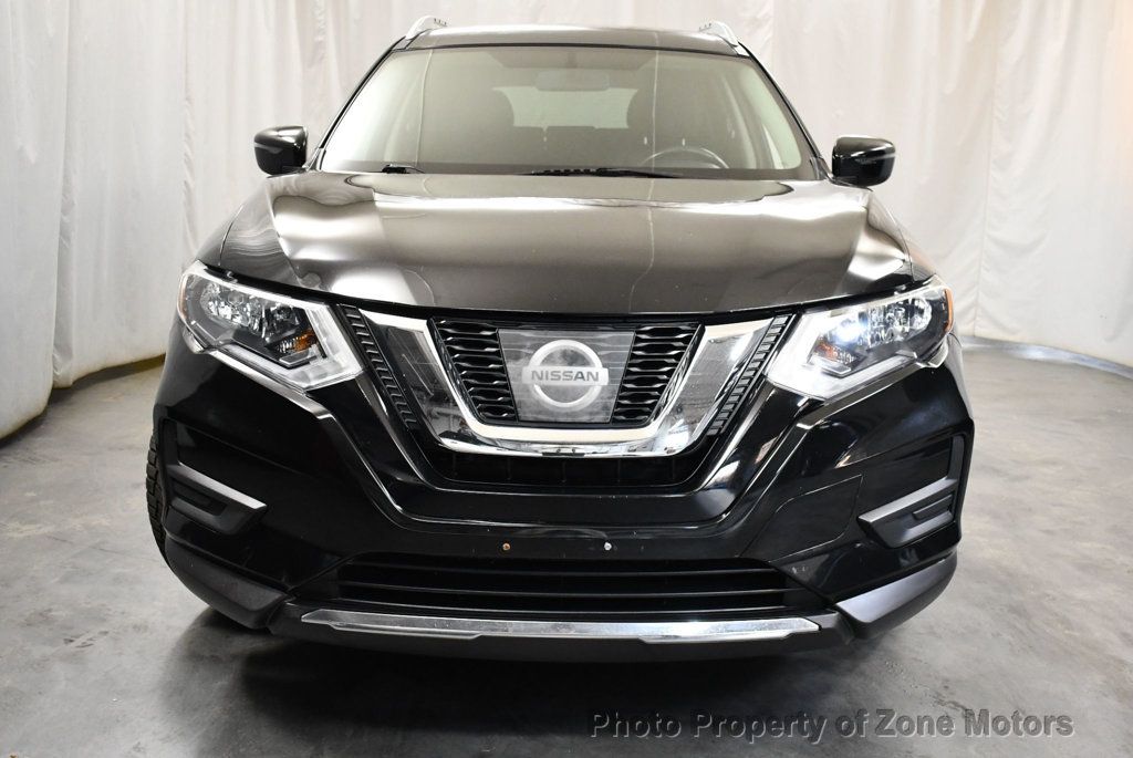 2017 Nissan Rogue SV photo 4