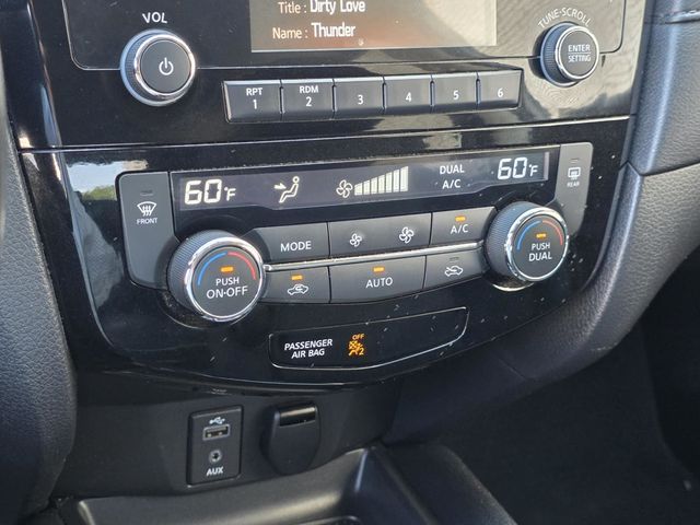 2017 Nissan Rogue SV - 23026702 - 15