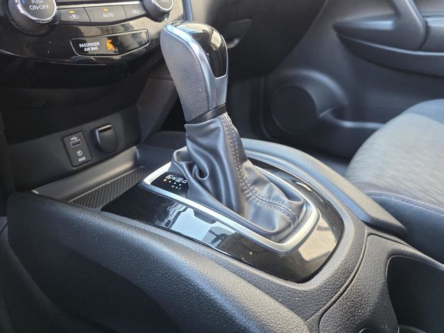 2017 Nissan Rogue SV - 23026702 - 17