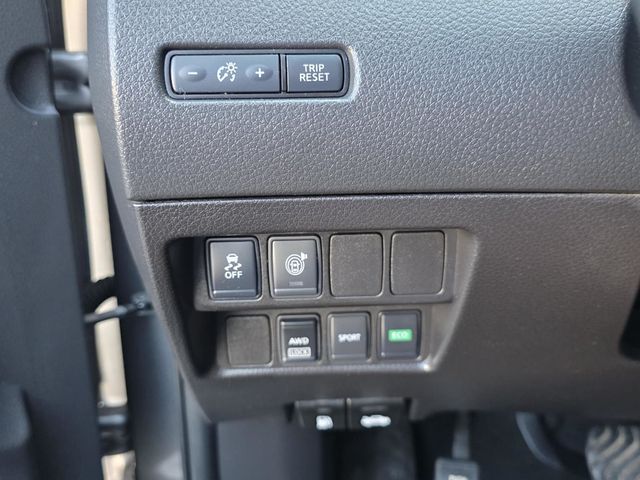 2017 Nissan Rogue SV - 23026702 - 19
