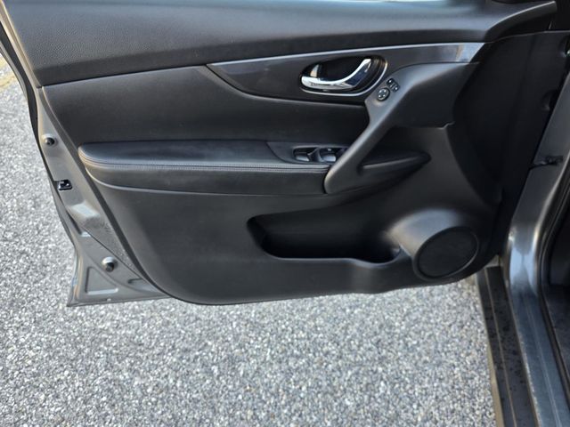 2017 Nissan Rogue SV - 23026702 - 26