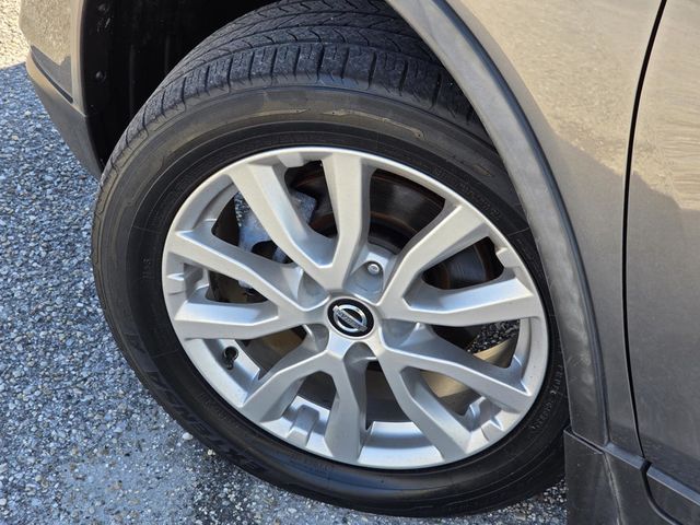 2017 Nissan Rogue SV - 23026702 - 28