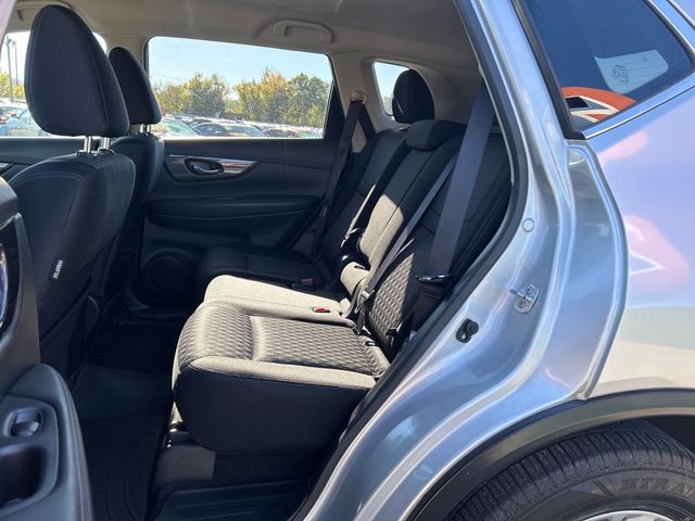 2017 Nissan Rogue SV - 22941859 - 6