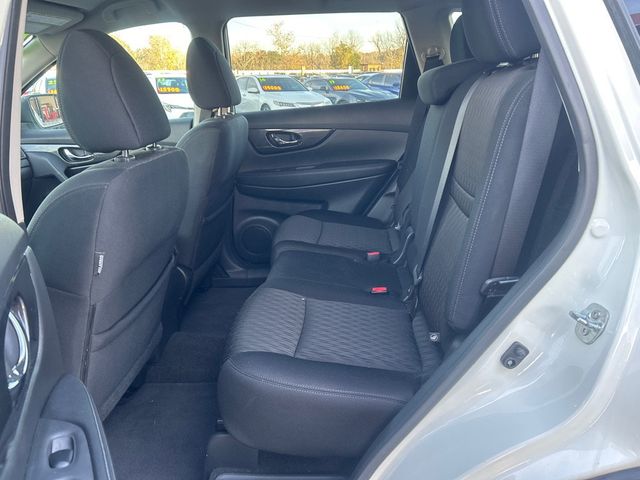 2017 Nissan Rogue SV - 22958596 - 6