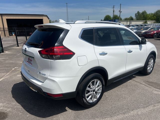 2017 Nissan Rogue SV - 22994546 - 3