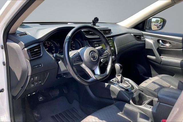 2017 Nissan Rogue SV - 23061409 - 10