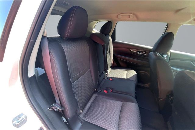 2017 Nissan Rogue SV - 23061409 - 13