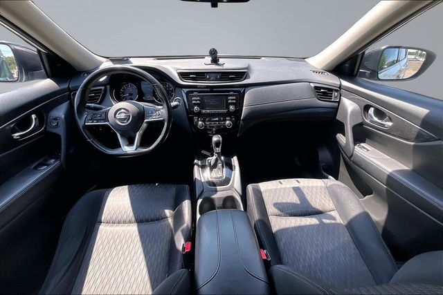 2017 Nissan Rogue SV - 23061409 - 18