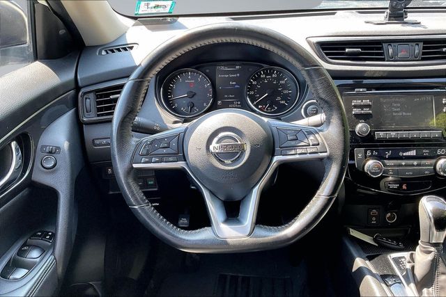 2017 Nissan Rogue SV - 23061409 - 19