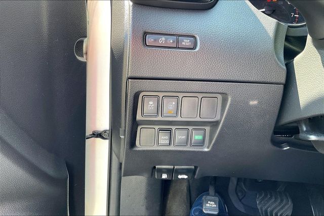 2017 Nissan Rogue SV - 23061409 - 27