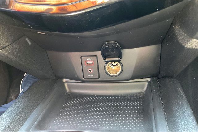 2017 Nissan Rogue SV - 23061409 - 28