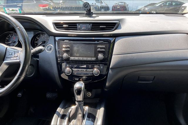 2017 Nissan Rogue SV - 23061409 - 31