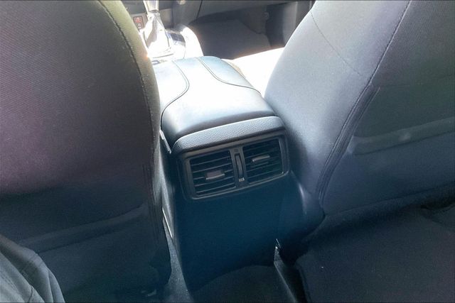 2017 Nissan Rogue SV - 23061409 - 34