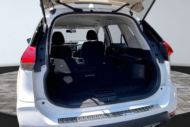 2017 Nissan Rogue SV - 23061409 - 36