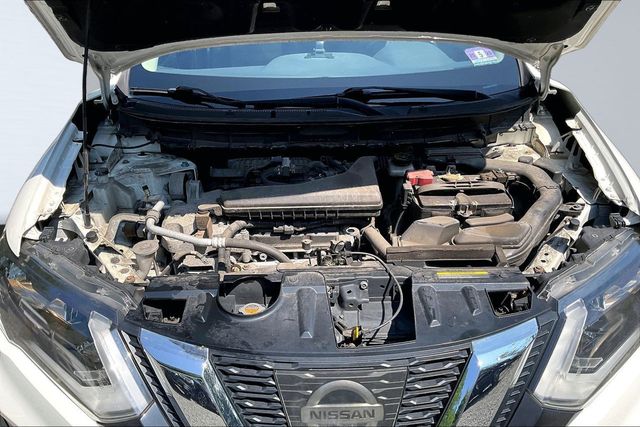 2017 Nissan Rogue SV - 23061409 - 38
