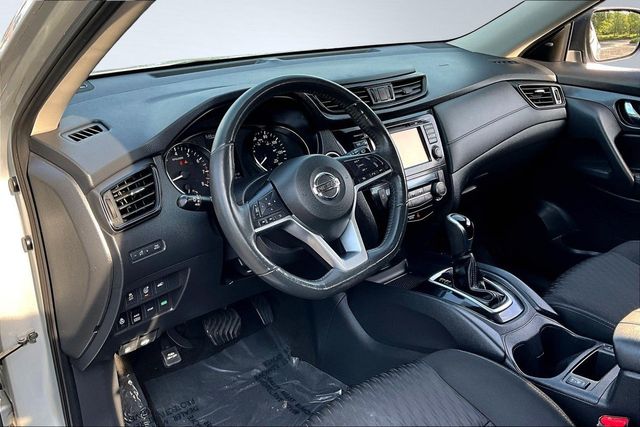 2017 Nissan Rogue SV - 23025510 - 10