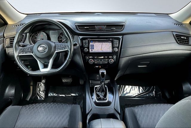 2017 Nissan Rogue SV - 23025510 - 17