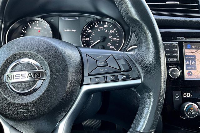 2017 Nissan Rogue SV - 23025510 - 20