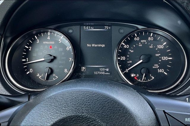 2017 Nissan Rogue SV - 23025510 - 21