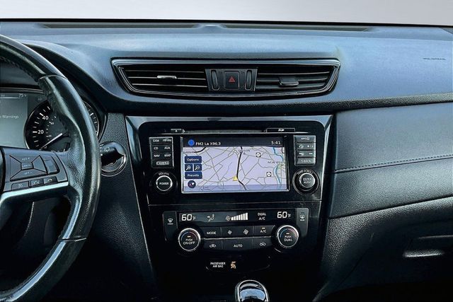 2017 Nissan Rogue SV - 23025510 - 22