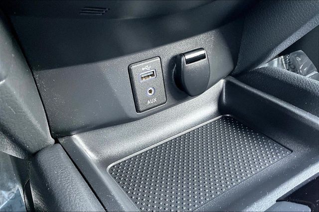2017 Nissan Rogue SV - 23025510 - 23
