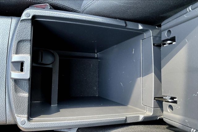 2017 Nissan Rogue SV - 23025510 - 27