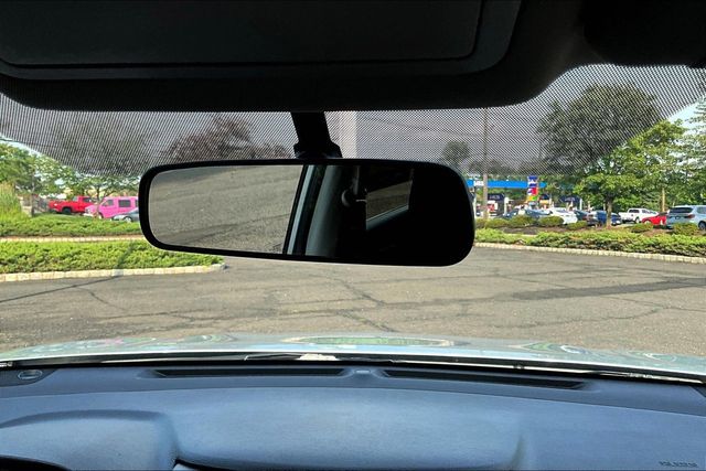 2017 Nissan Rogue SV - 23025510 - 30
