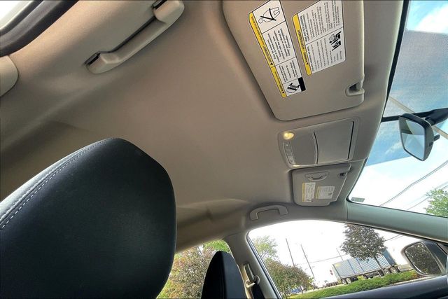 2017 Nissan Rogue SV - 23025510 - 31