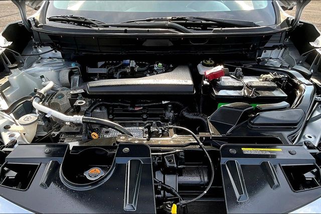 2017 Nissan Rogue SV - 23025510 - 35