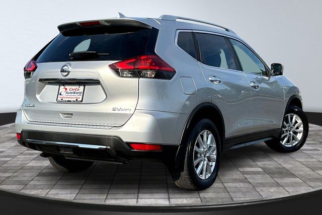 2017 Nissan Rogue SV - 23025510 - 4