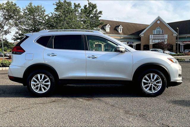 2017 Nissan Rogue SV - 23025510 - 7
