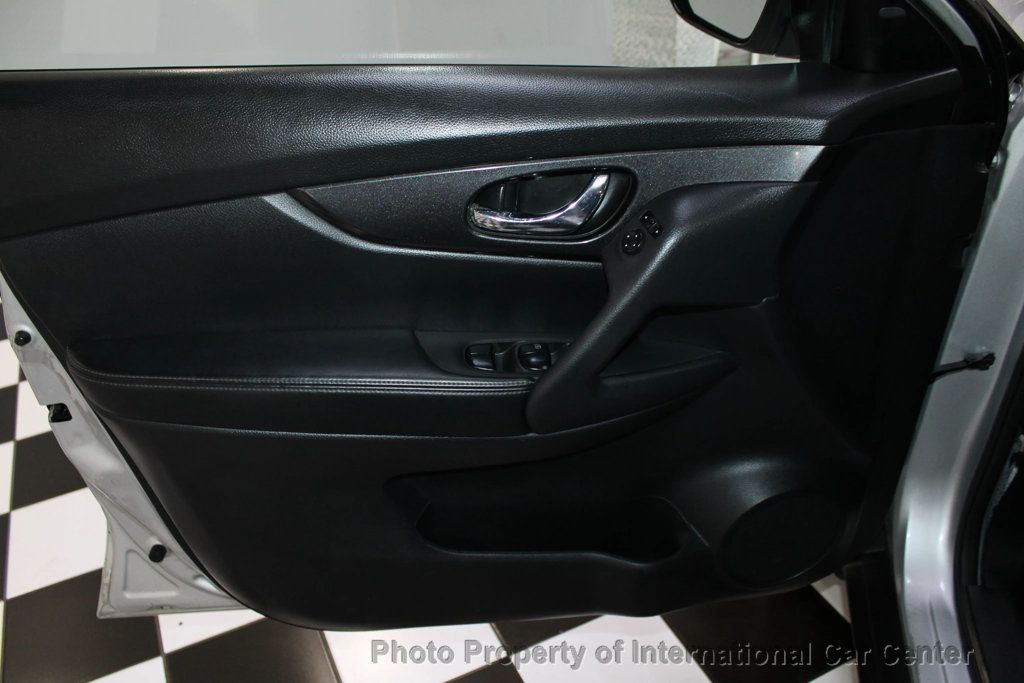 2017 Nissan Rogue SV (2017.5) Sport Utility 4D - 22927835 - 10