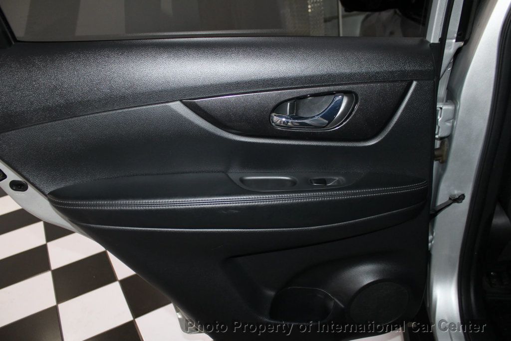 2017 Nissan Rogue SV (2017.5) Sport Utility 4D - 22927835 - 18