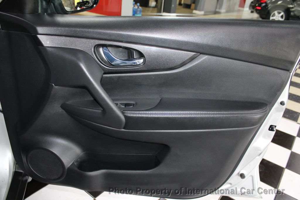 2017 Nissan Rogue SV (2017.5) Sport Utility 4D - 22927835 - 25