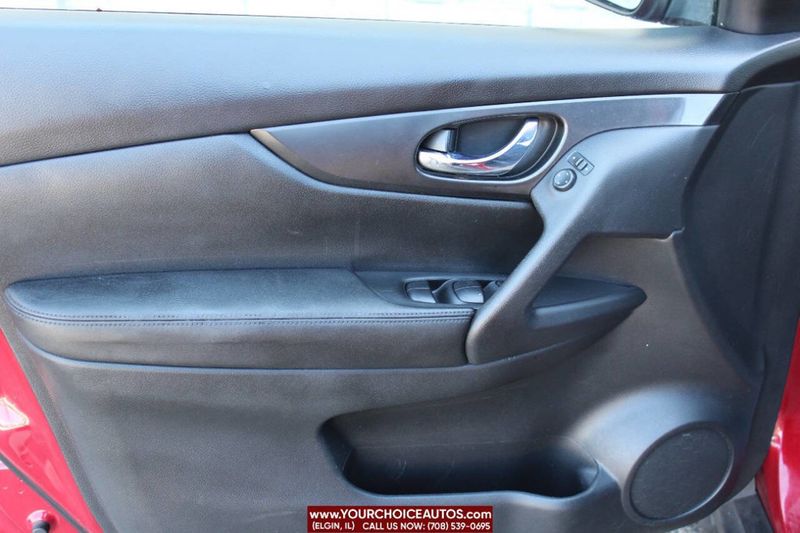 2017 Nissan Rogue SV 4dr Crossover - 22855339 - 11