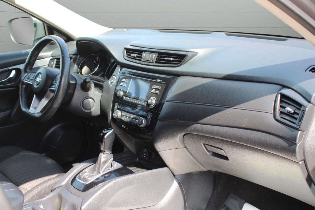 2017 Nissan Rogue SV AWD 4dr Crossover - 22926406 - 13
