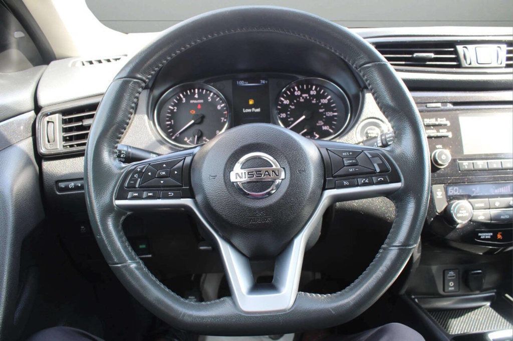 2017 Nissan Rogue SV AWD 4dr Crossover - 22926406 - 18