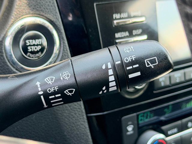 2017 Nissan Rogue SV AWD 4dr Crossover - 23030930 - 33