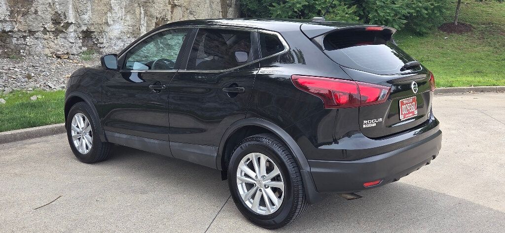 2017 Nissan Rogue Sport  - 23021721 - 4