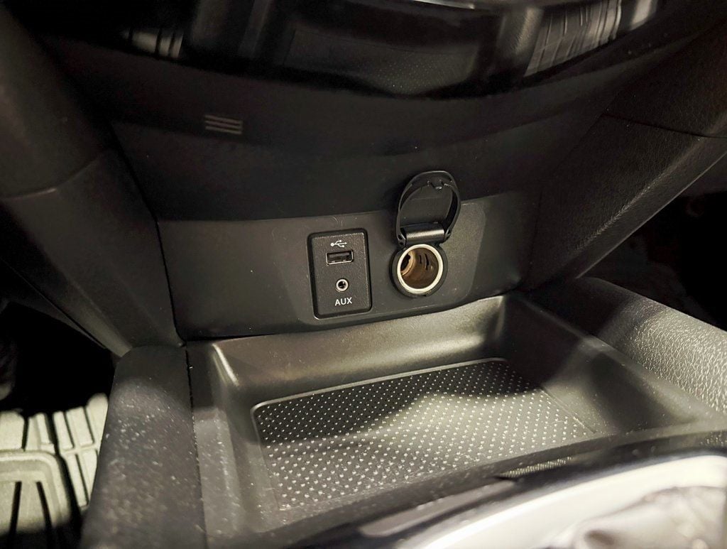 2017 Nissan Rogue Sport SV photo 18