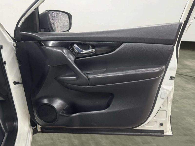 2017 Nissan Rogue Sport AWD SV - 22995194 - 17