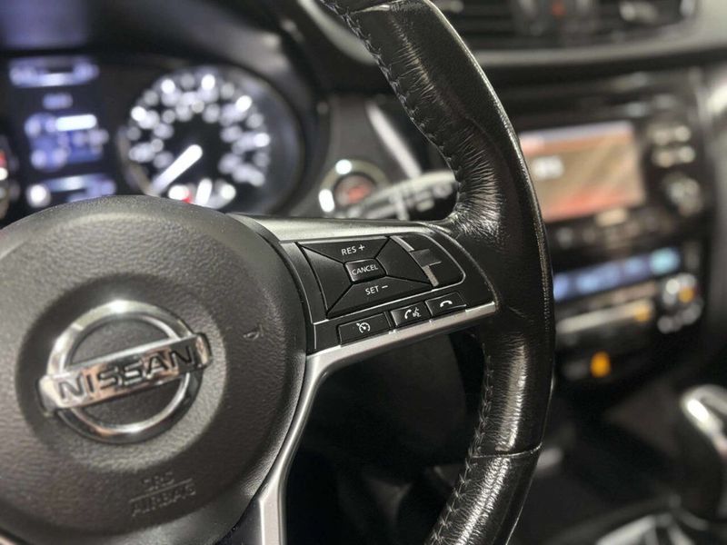 2017 Nissan Rogue Sport AWD SV - 22995194 - 29