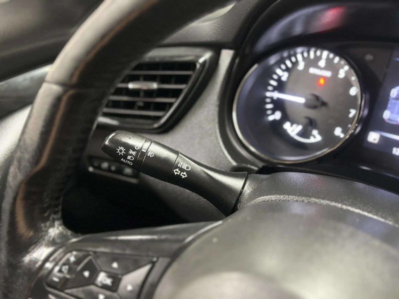 2017 Nissan Rogue Sport AWD SV - 22995194 - 30