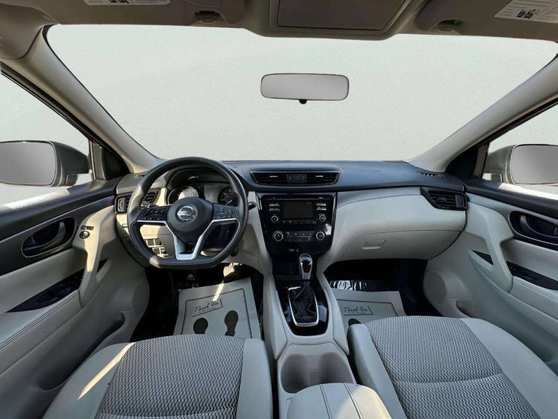 2017 Nissan Rogue Sport AWD SV - 23049605 - 16