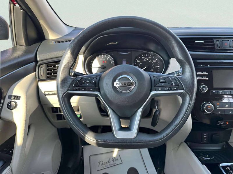 2017 Nissan Rogue Sport AWD SV - 23049605 - 18