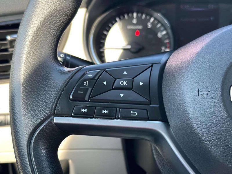 2017 Nissan Rogue Sport AWD SV - 23049605 - 21