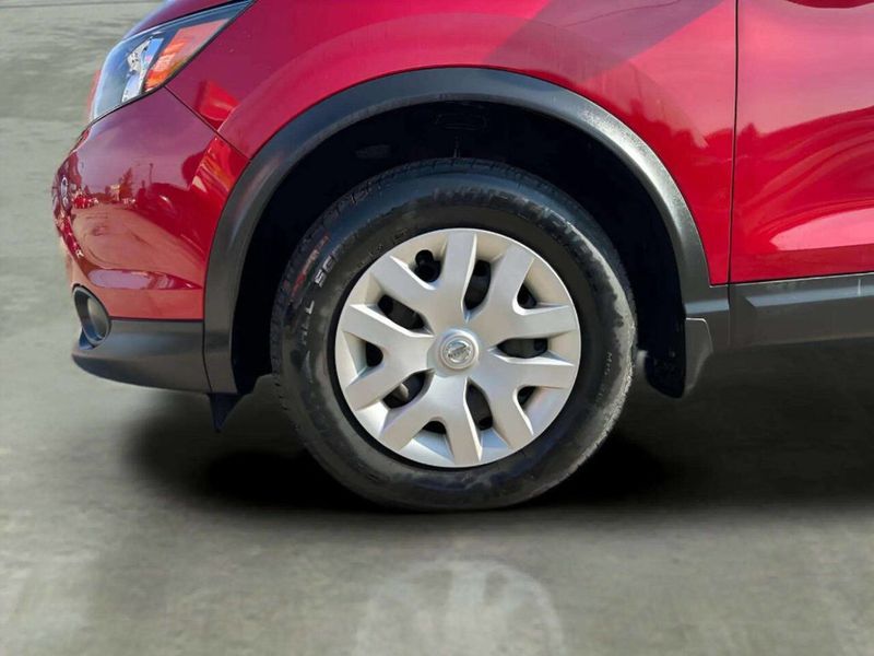2017 Nissan Rogue Sport AWD SV - 23049605 - 29