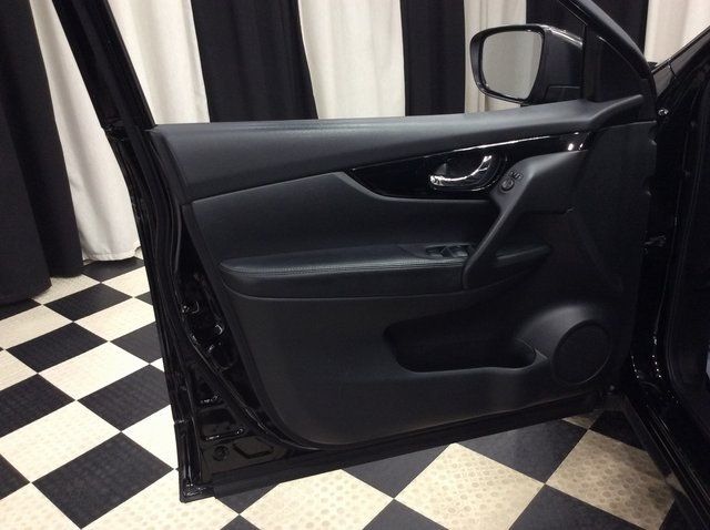 2017 Nissan Rogue Sport AWD SV - 22945198 - 6