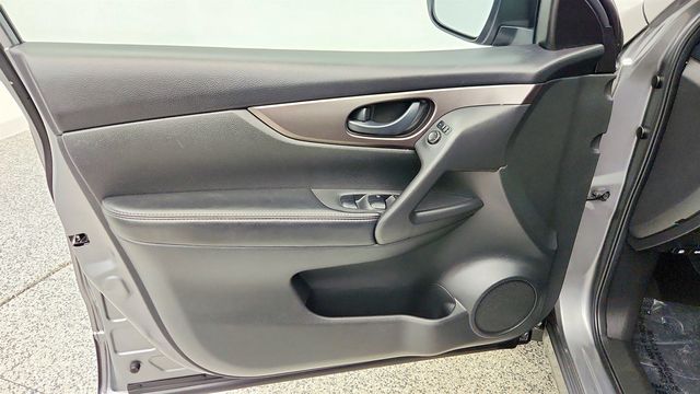 2017 Nissan Rogue Sport AWD S with 17'' Aluminum Alloy Wheels - 23006925 - 9